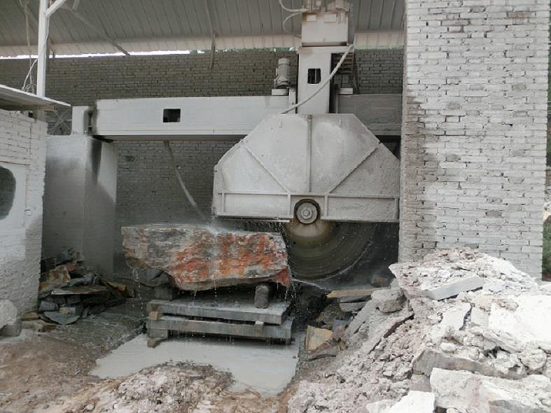 四川瀘州橋式切石機客戶現(xiàn)場